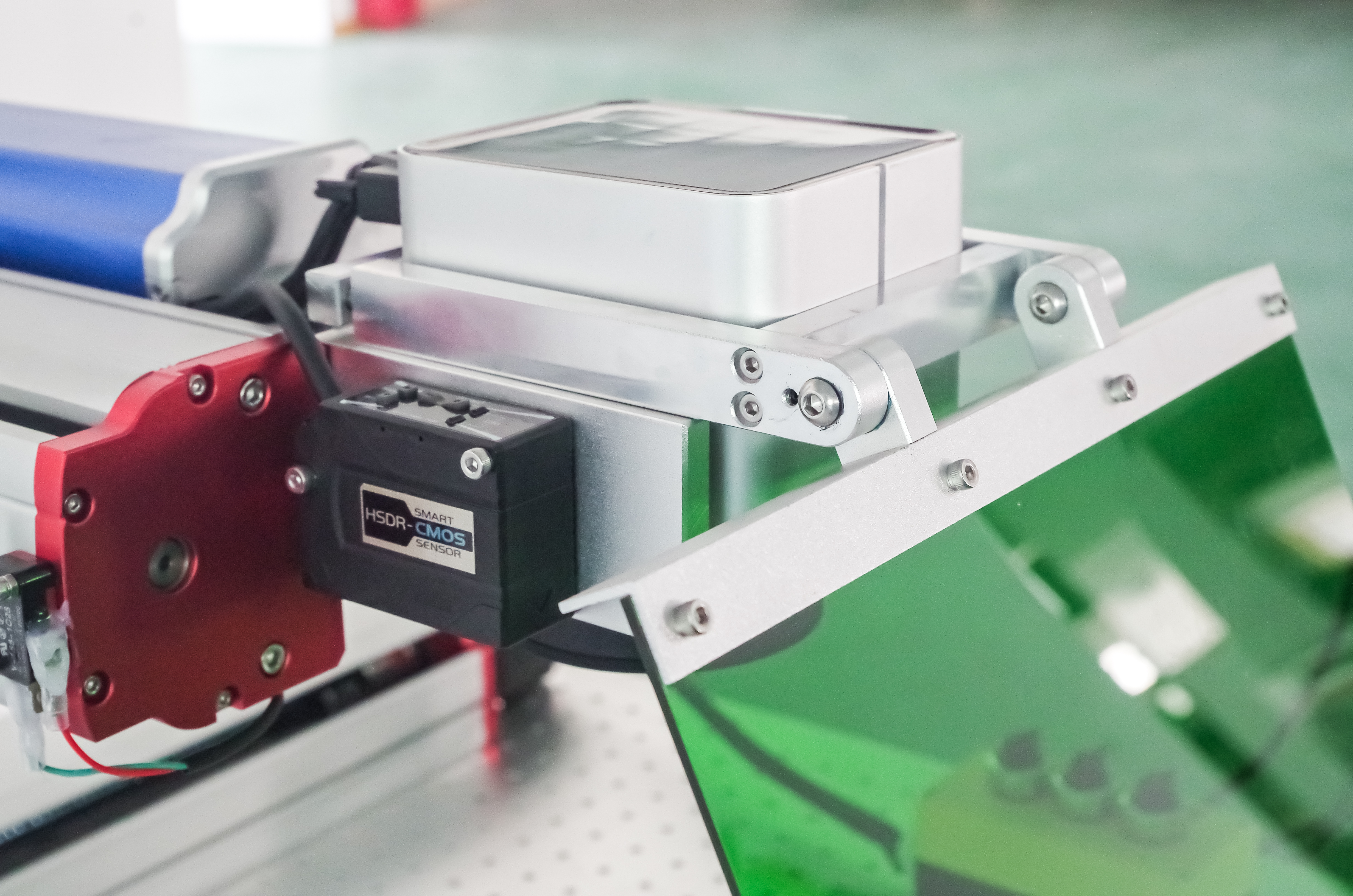 XYZ 3-осевой моторизованный 20W 30W 50W 60W 80W 100W Волоконно-лазерный маркировочный станок для тяжелообрабатываемых деталей / большой стол